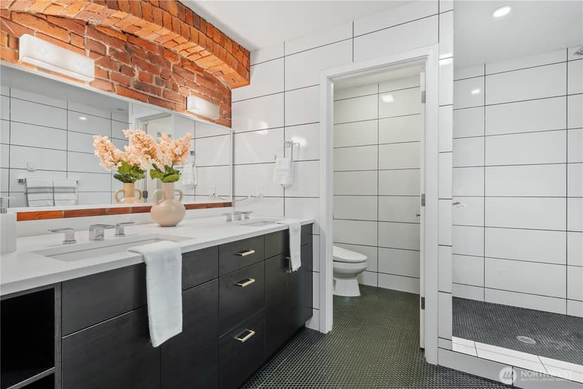 Property photo for 210 S 3rd Avenue #2D, Seattle photo 16