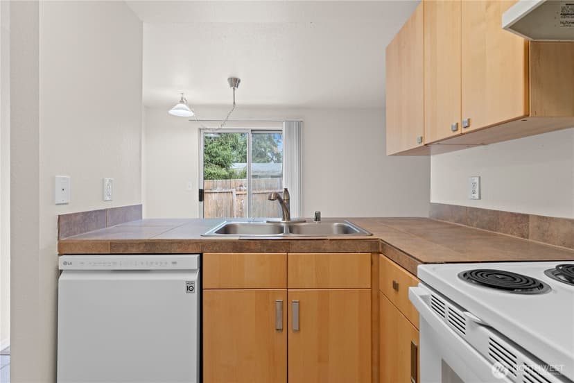 Property photo for 10214 13th Avenue Ct E #F, Tacoma photo 16