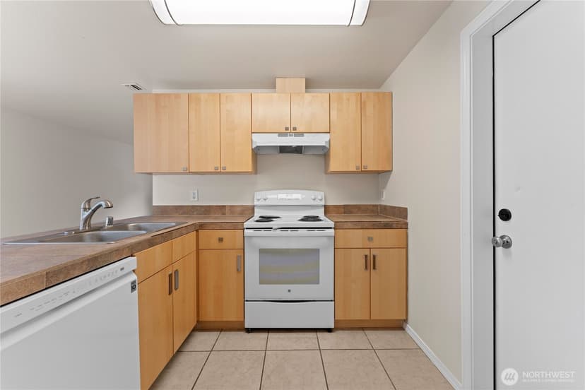 Property photo for 10214 13th Avenue Ct E #F, Tacoma photo 15
