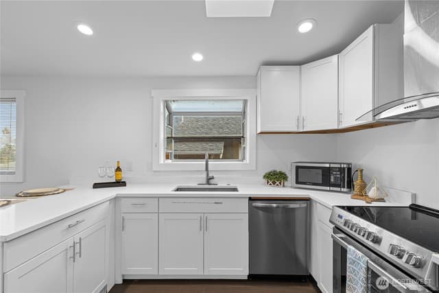 Property photo for 3100 23rd Avenue S, Seattle photo 5