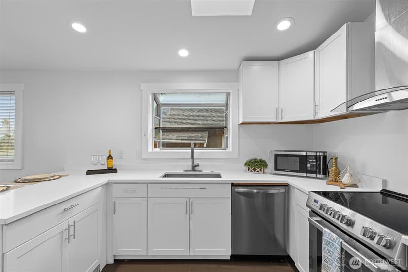 Property photo for 3100 23rd Avenue S, Seattle photo 5