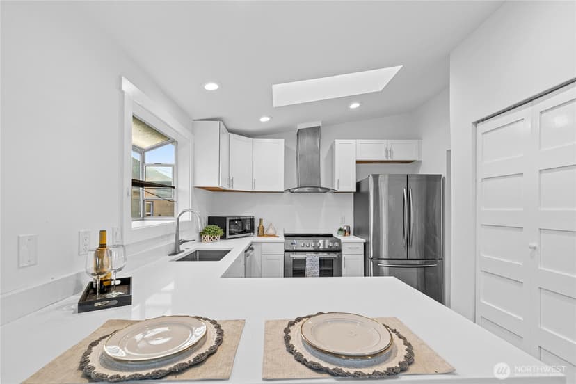 Property photo for 3100 23rd Avenue S, Seattle photo 6