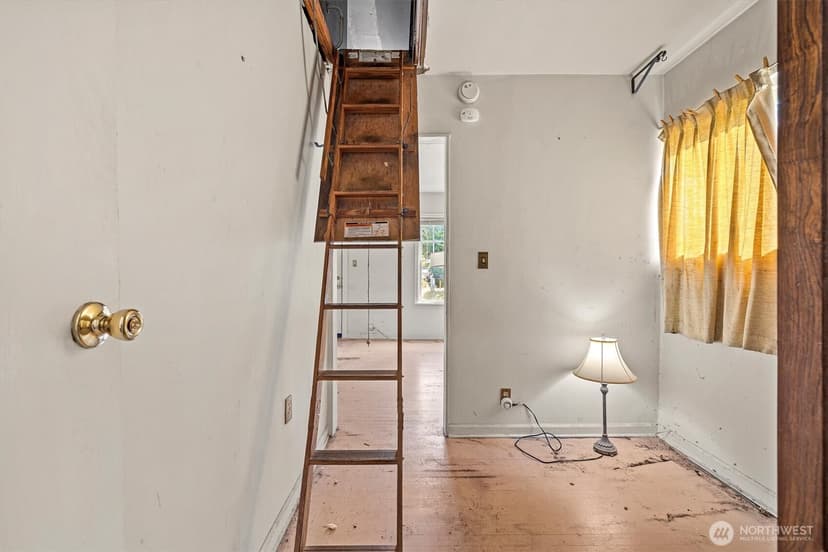 Property photo for 10217 12th Avenue NE, Seattle photo 10