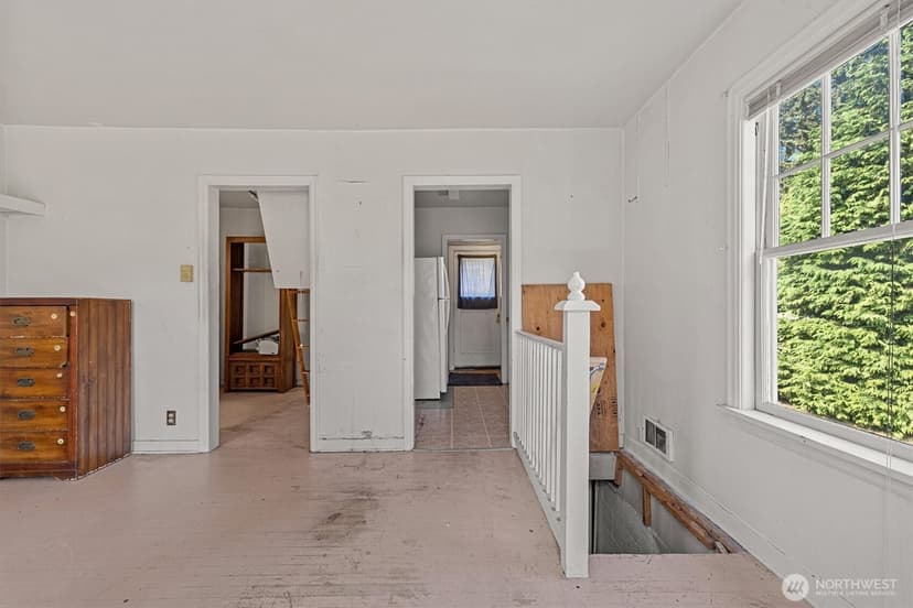 Property photo for 10217 12th Avenue NE, Seattle photo 4