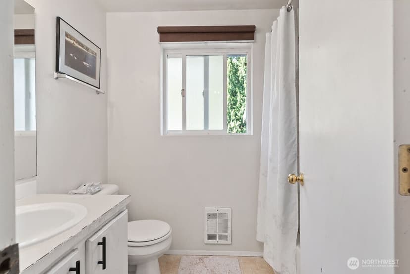 Property photo for 19821 Whitman Place N, Shoreline photo 31