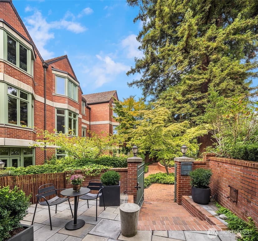 Property photo for 905 Harvard Avenue E, Seattle photo 2