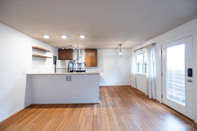 Property photo for 5220 42nd Avenue S, Seattle photo 4