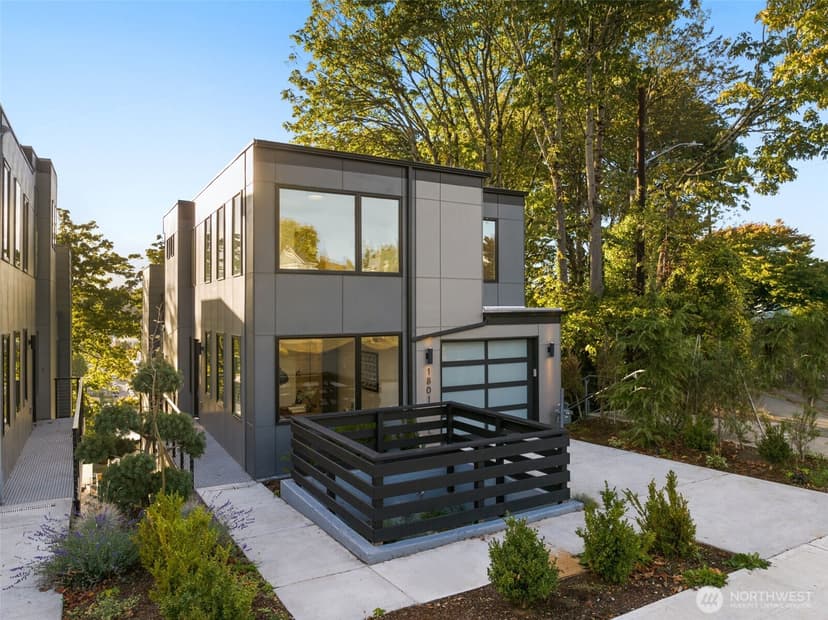 Property photo for 1801 29th Avenue S, Seattle photo 2