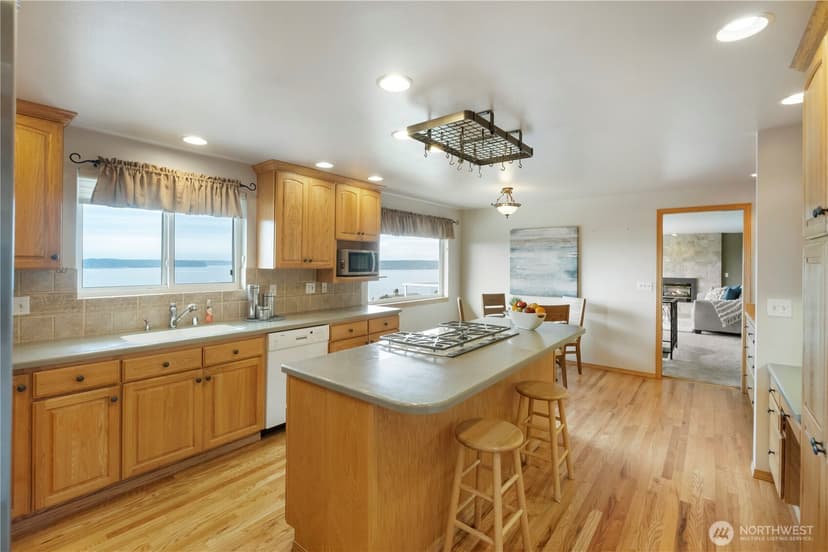 Property photo for 5569 Frances Avenue NE, Tacoma photo 16