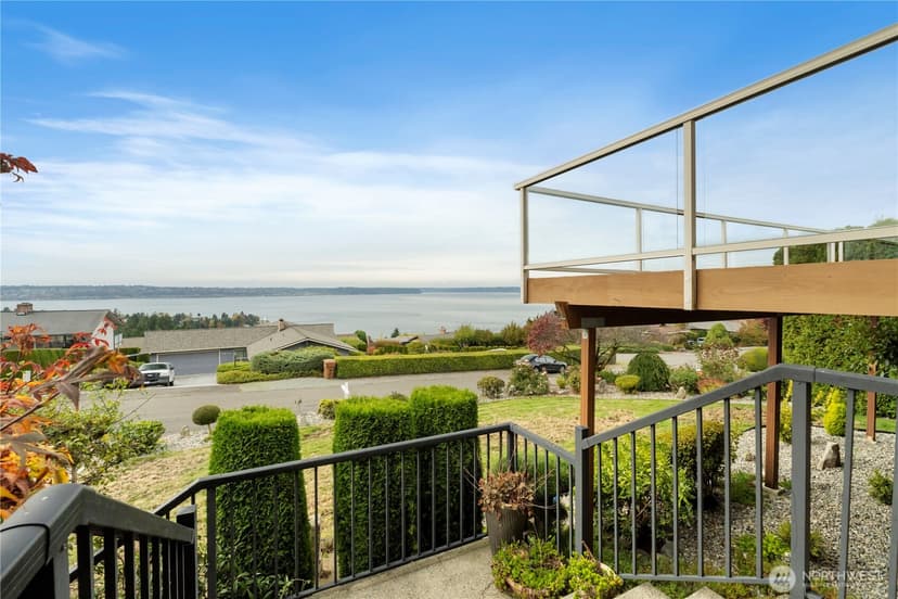 Property photo for 5569 Frances Avenue NE, Tacoma photo 9