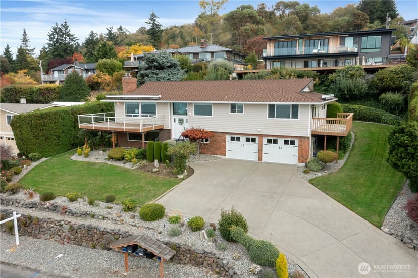 Property photo for 5569 Frances Avenue NE, Tacoma photo 5