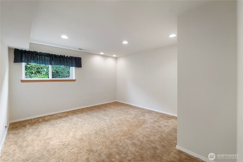 Property photo for 5569 Frances Avenue NE, Tacoma photo 30