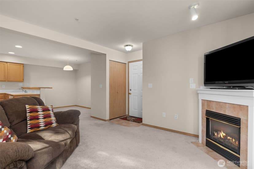 Property photo for 1001 W Casino Road #F105, Everett photo 4