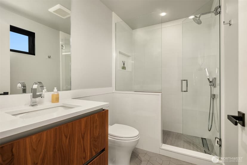 Property photo for 9723 NE 15th Street, Clyde Hill photo 13