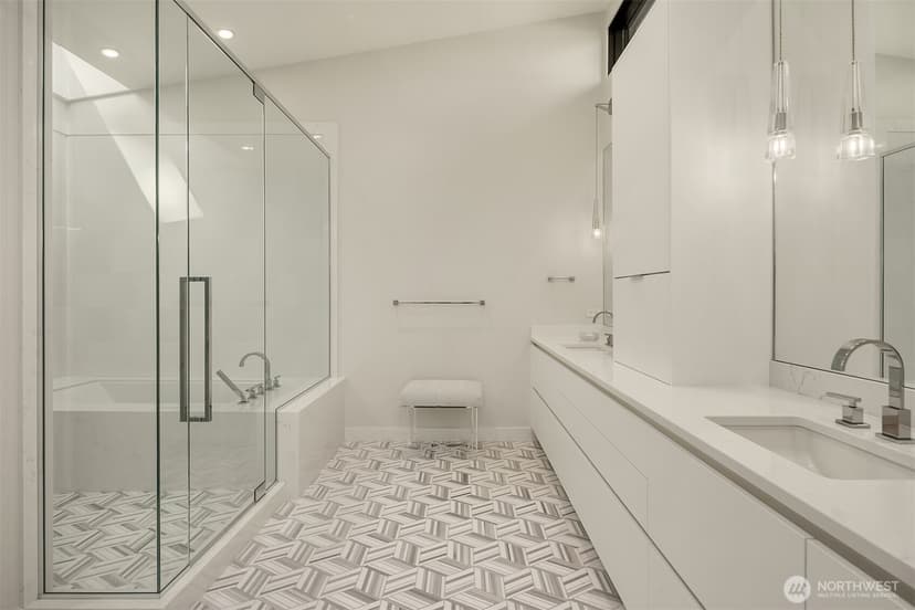 Property photo for 9723 NE 15th Street, Clyde Hill photo 14