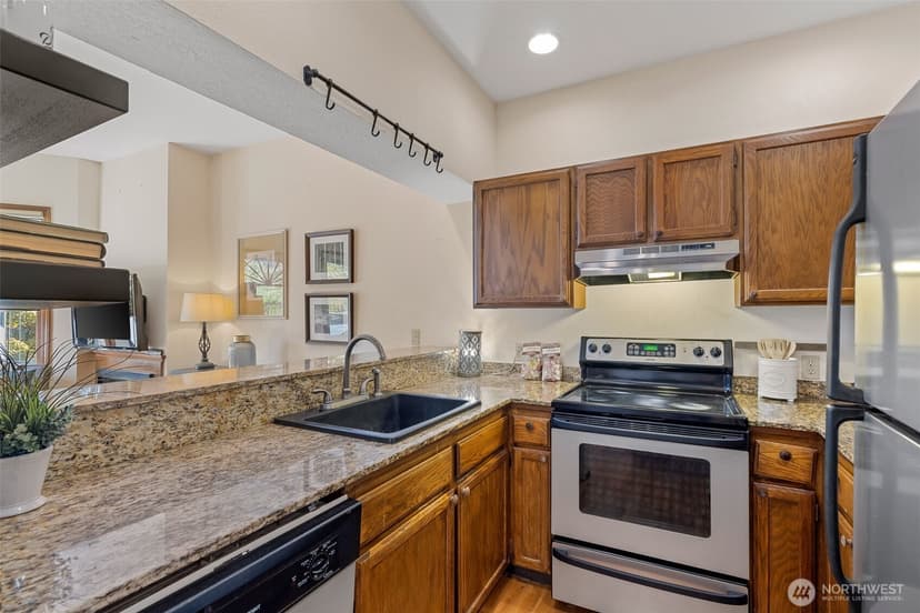 Property photo for 1733 15th Avenue #203, Seattle photo 14