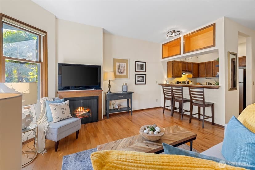 Property photo for 1733 15th Avenue #203, Seattle photo 6