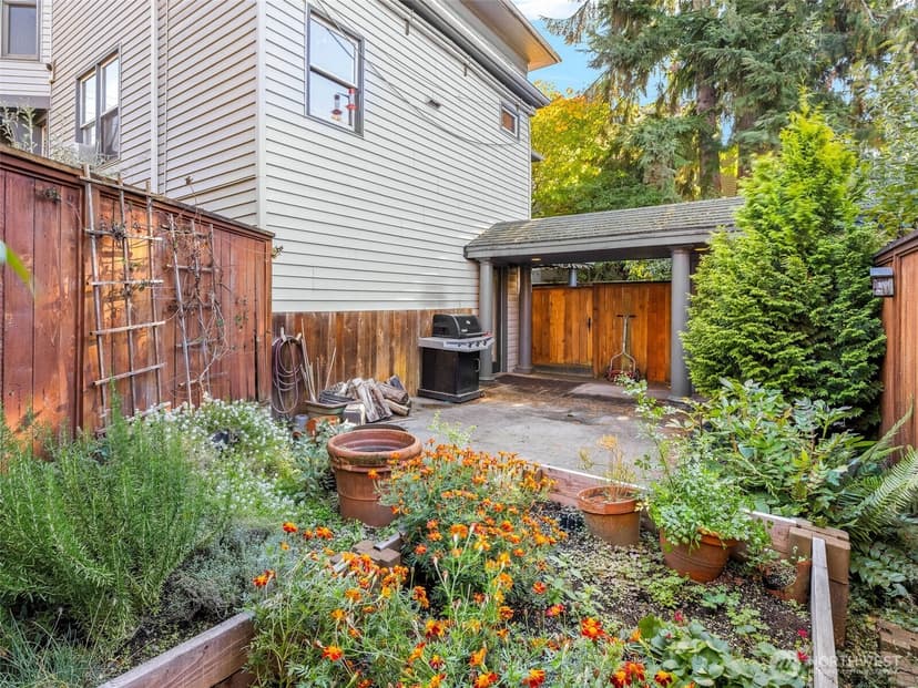 Property photo for 1733 15th Avenue #203, Seattle photo 23