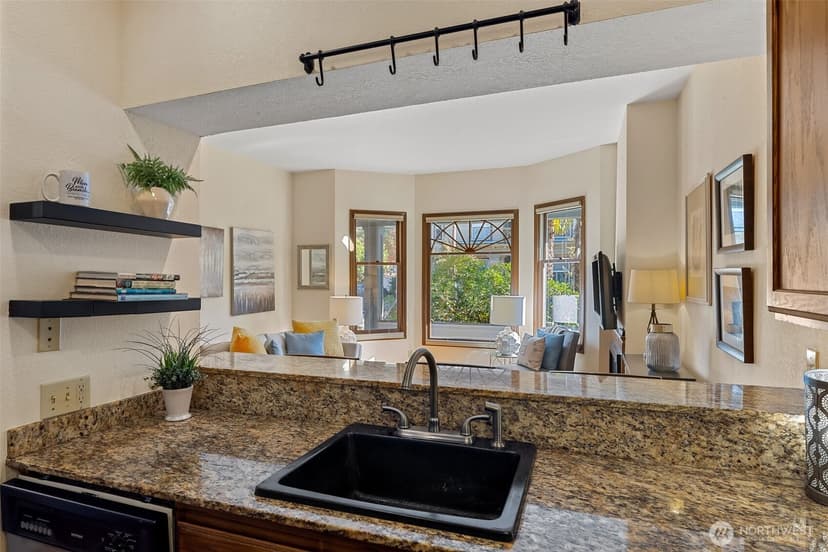 Property photo for 1733 15th Avenue #203, Seattle photo 13