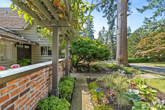 Property photo for 13526 Sherman Road NW, Seattle photo 4