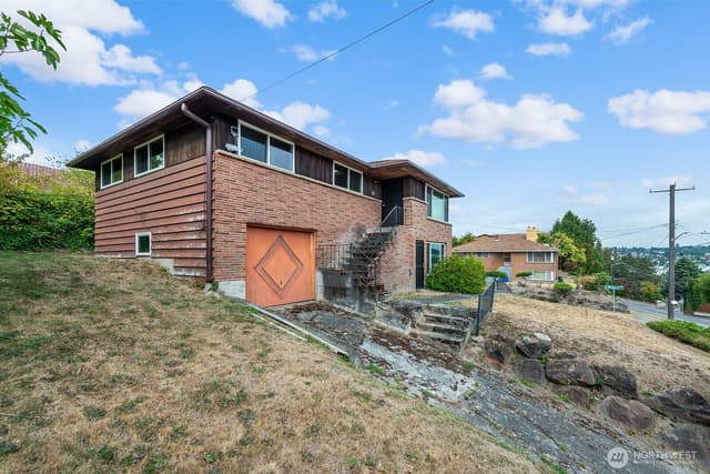 Property photo for 2601 23rd Avenue S, Seattle photo 5