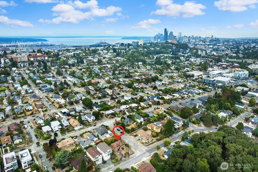 Property photo for 2601 23rd Avenue S, Seattle photo 10