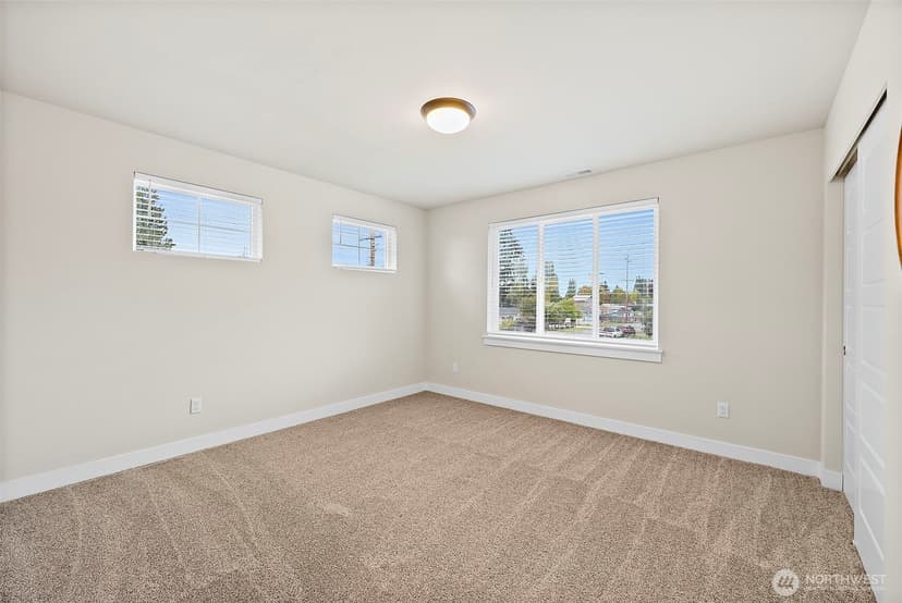 Property photo for 1602 12th Avenue SE, Puyallup photo 32