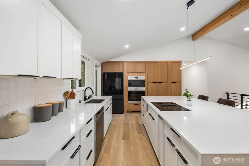 Property photo for 16044 Greenwood Avenue N, Shoreline photo 15