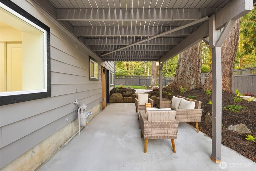 Property photo for 16044 Greenwood Avenue N, Shoreline photo 37