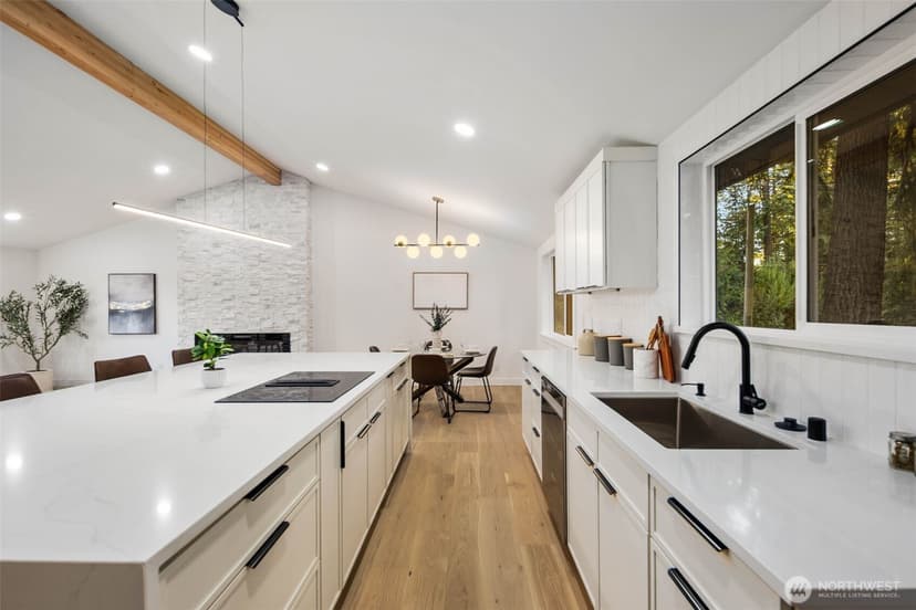 Property photo for 16044 Greenwood Avenue N, Shoreline photo 16