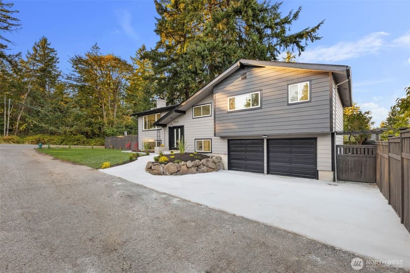 Property photo for 16044 Greenwood Avenue N, Shoreline photo 2