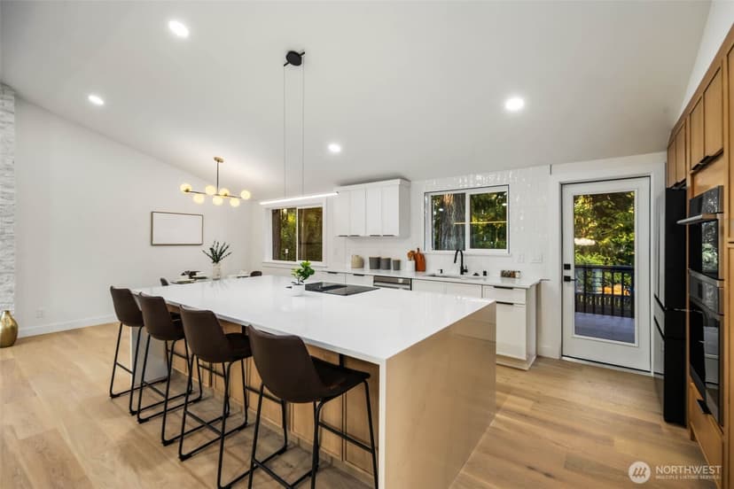 Property photo for 16044 Greenwood Avenue N, Shoreline photo 10