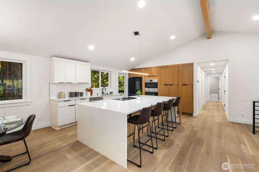 Property photo for 16044 Greenwood Avenue N, Shoreline photo 12