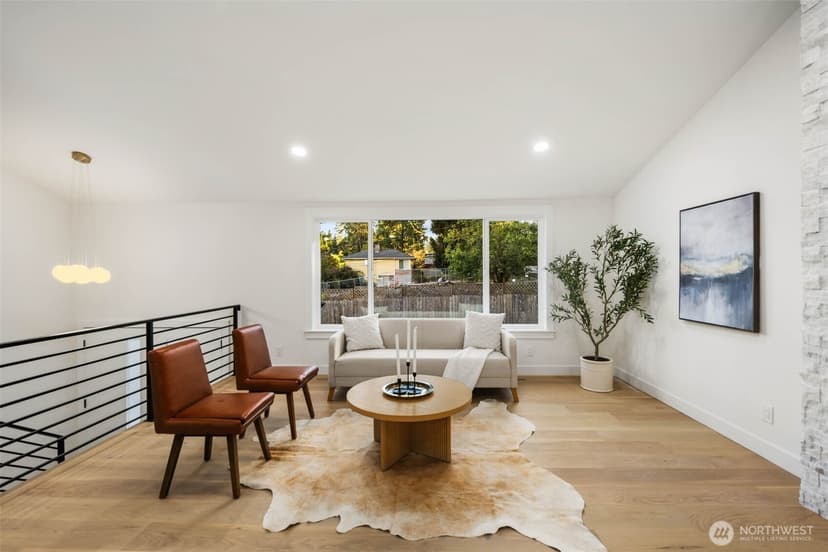 Property photo for 16044 Greenwood Avenue N, Shoreline photo 8