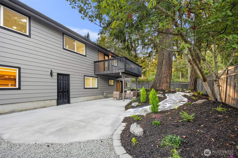 Property photo for 16044 Greenwood Avenue N, Shoreline photo 39