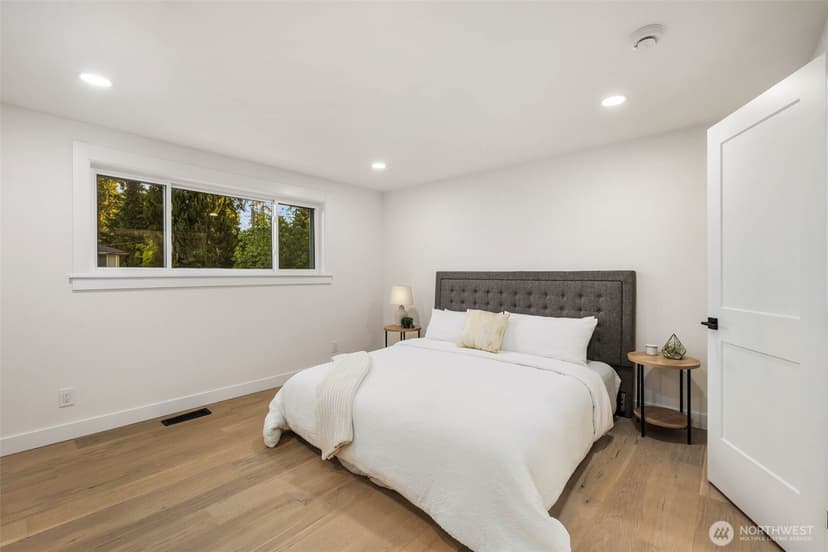 Property photo for 16044 Greenwood Avenue N, Shoreline photo 22