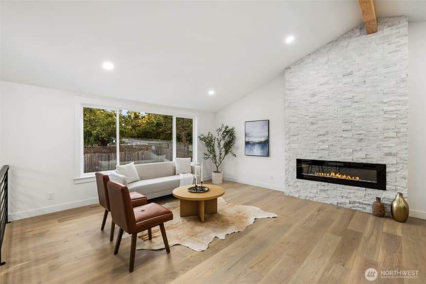 Property photo for 16044 Greenwood Avenue N, Shoreline photo 6