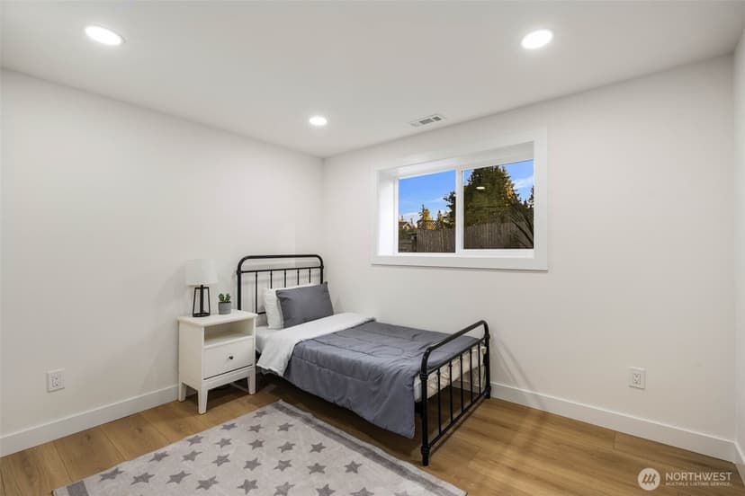 Property photo for 16044 Greenwood Avenue N, Shoreline photo 28