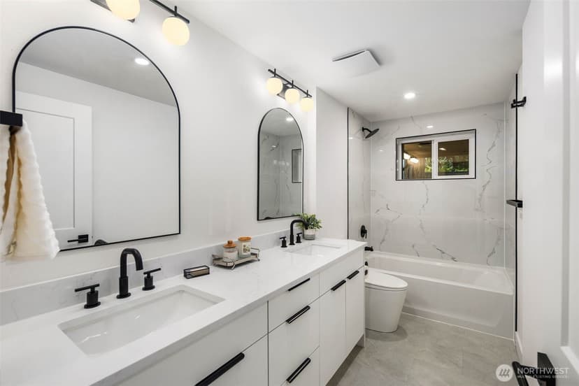 Property photo for 16044 Greenwood Avenue N, Shoreline photo 27