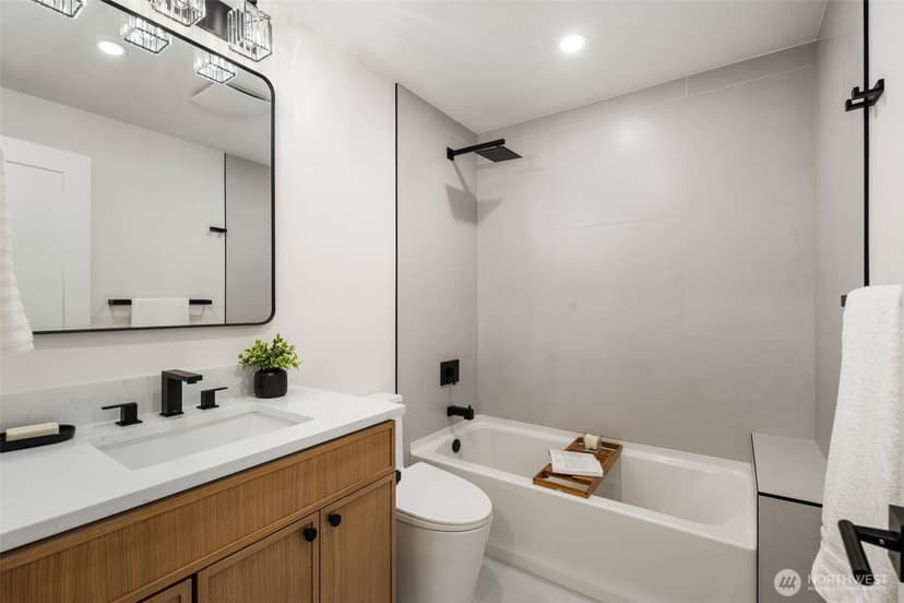 Property photo for 16044 Greenwood Avenue N, Shoreline photo 21