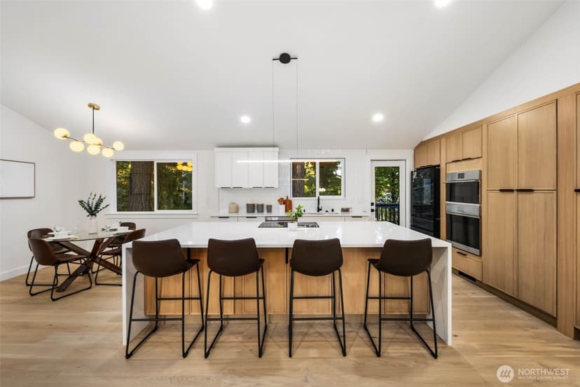 Property photo for 16044 Greenwood Avenue N, Shoreline photo 11