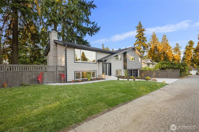 Property photo for 16044 Greenwood Avenue N, Shoreline photo 3