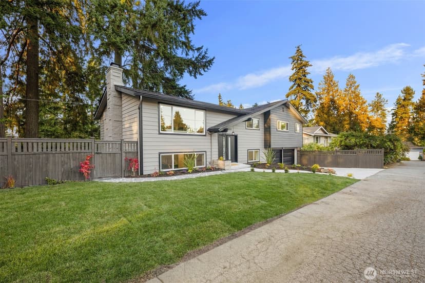 Property photo for 16044 Greenwood Avenue N, Shoreline photo 3