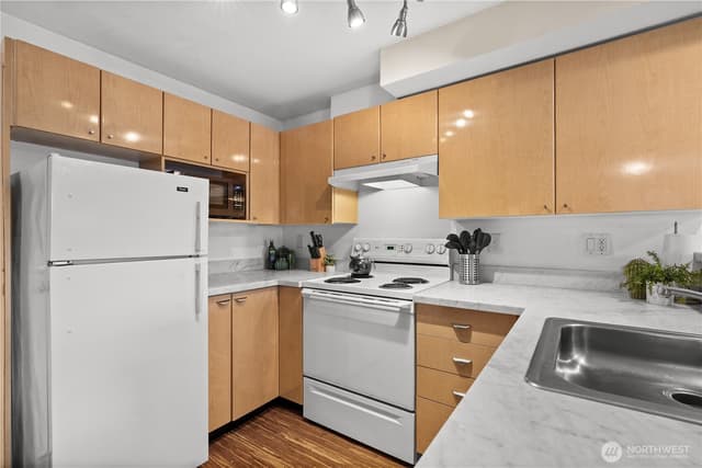 Property photo for 425 Vine Street #604, Seattle photo 4