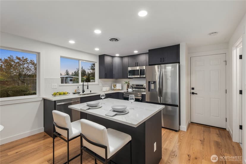 Property photo for 16802 NE 6th Place, Bellevue photo 11