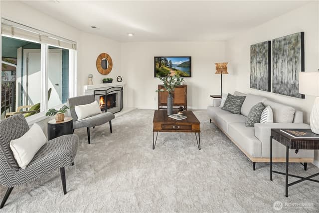 Property photo for 3100 125th Avenue SE #15, Bellevue photo 4