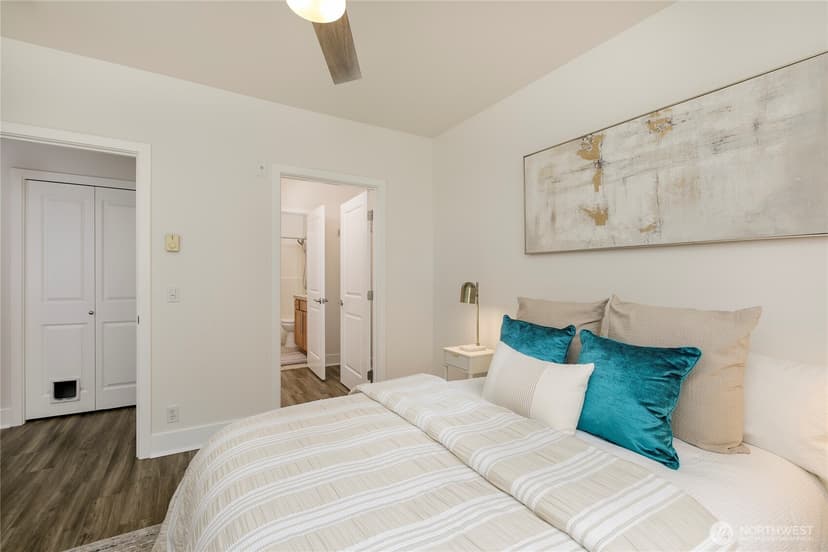 Property photo for 410 NE 70th Street #407, Seattle photo 15