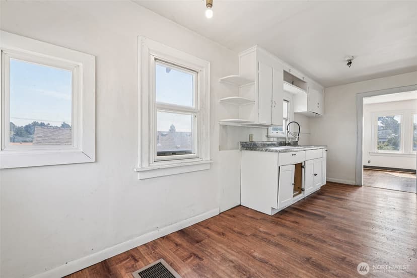 Property photo for 1234 S Director Street, Seattle photo 12