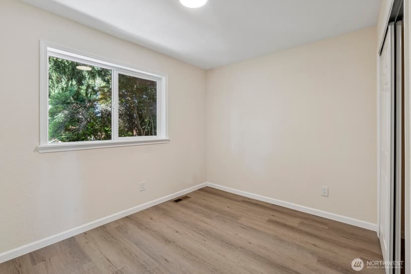 Property photo for 16828 Ambaum Boulevard S, Burien photo 30