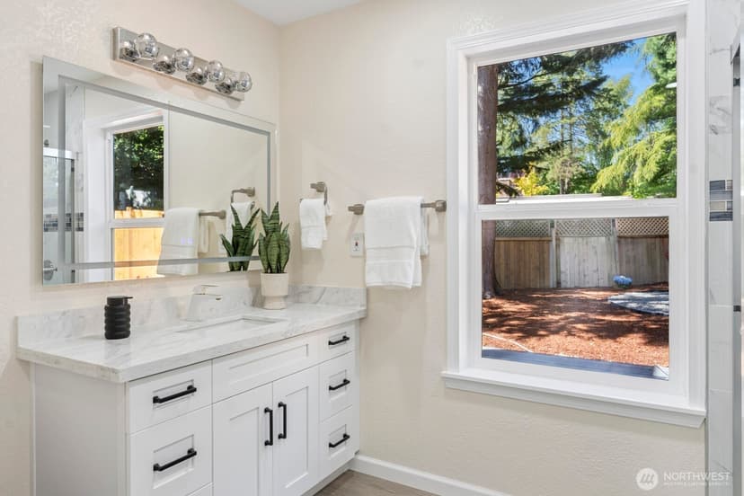 Property photo for 16828 Ambaum Boulevard S, Burien photo 19